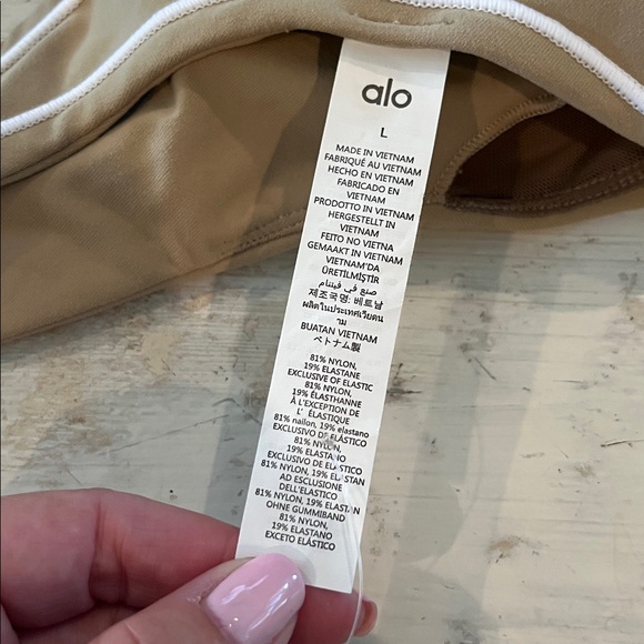 Alo Airbrush Heart Throb Bra in beige & white NWT | size large - Picture 4 of 7